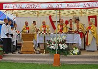 Biskup Jerzy Mazur podczs Mszy świętej